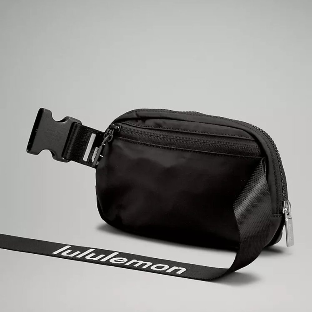 *LAST ONE* Lululemon Everywhere Belt Bag in Wordmark - Picture 11 of 11